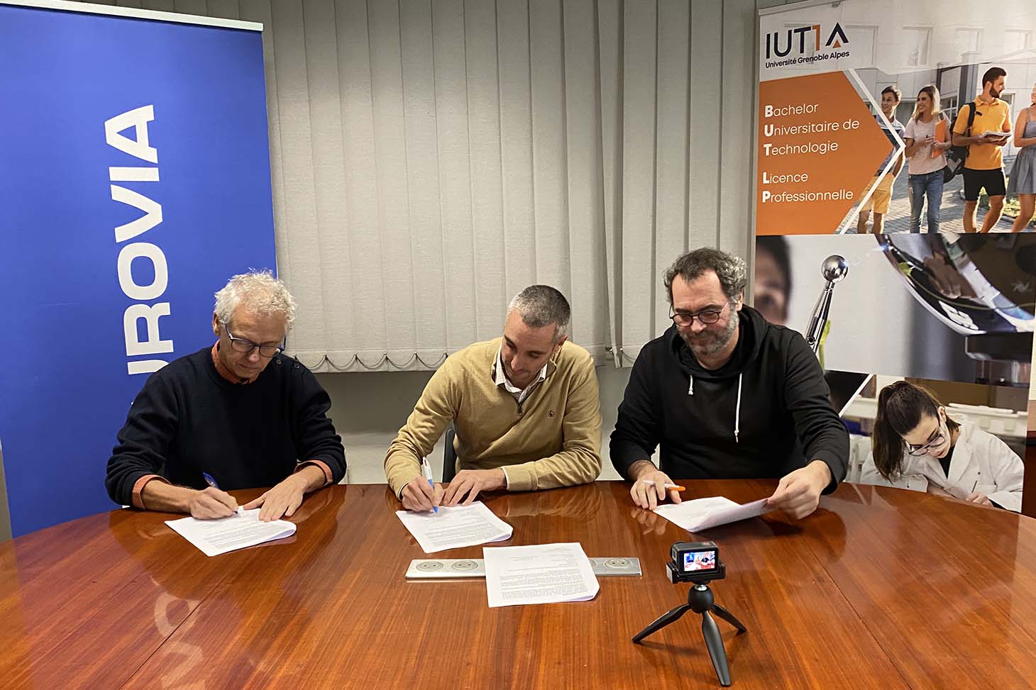 Jean-Luc REBOUD (directeur IUT1), Romain PUSSET (chef de secteur Eurovia) et Laurent OXARANGO (chef département GCCD)