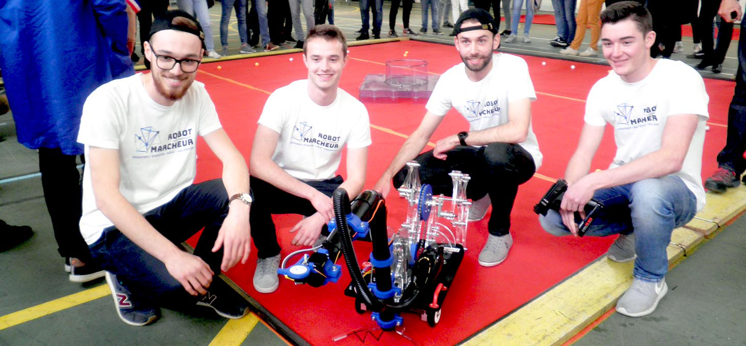 L'équipe grenobloise à la dernière compétition des robots marcheurs